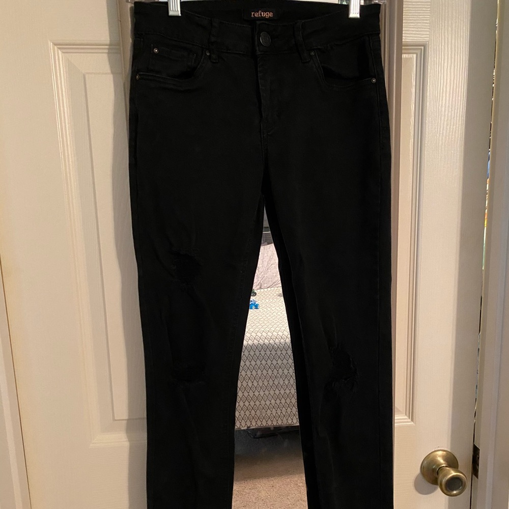 SOLD! Refugee Black distressed skinny jeans